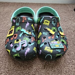 Crocs MTV theme